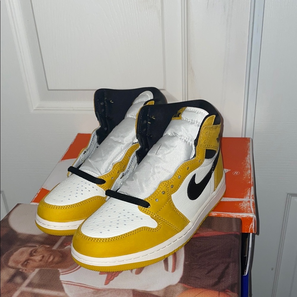 Air Jordan 1 Retro High - Ochre Yellow - Size 6.5